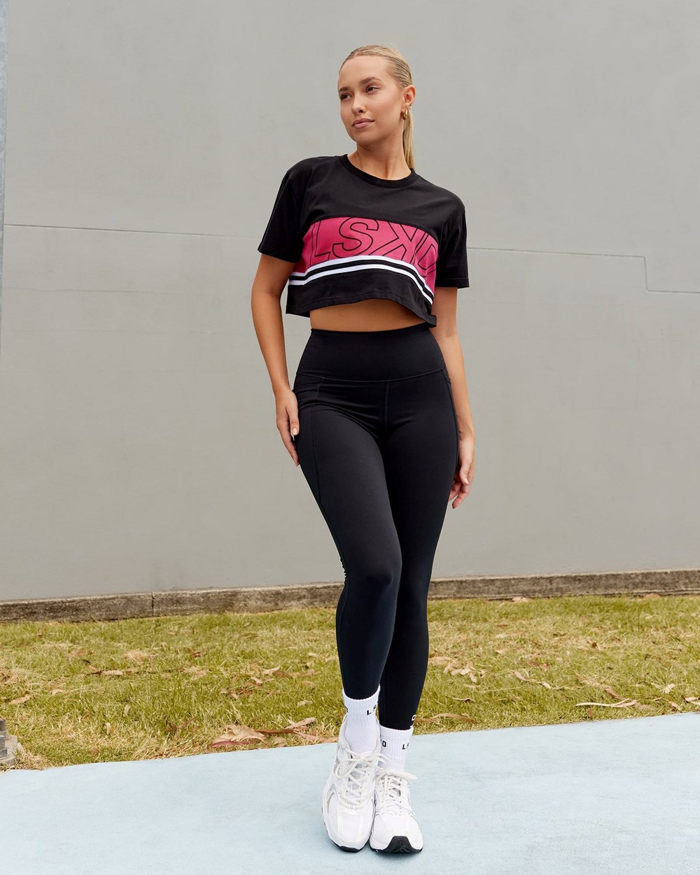 Black / Boysenberry LSKD Line-Up Cropped tee | UK1806495