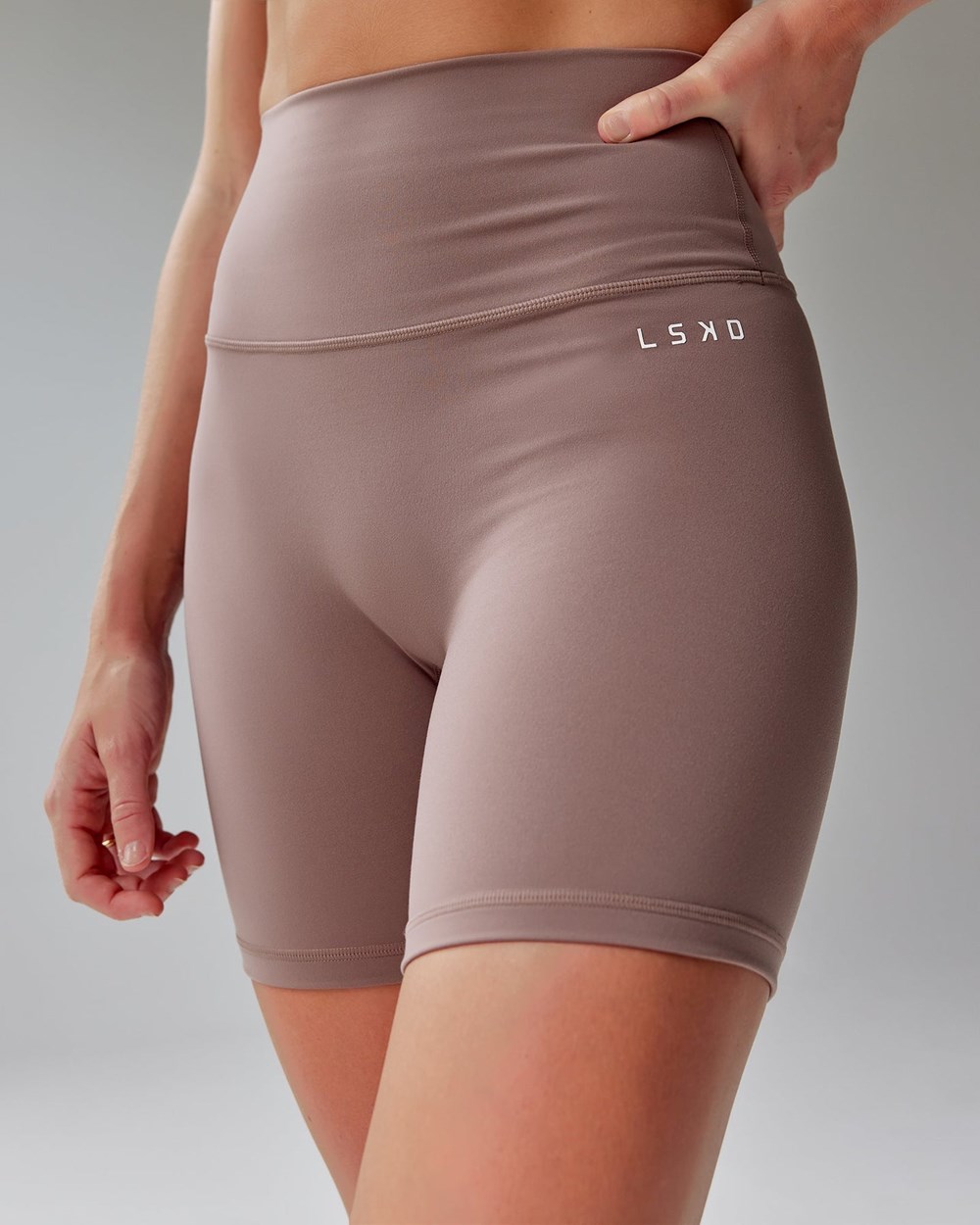 Deep Taupe LSKD Base 2.0 Mid Short Tight | QK4906531