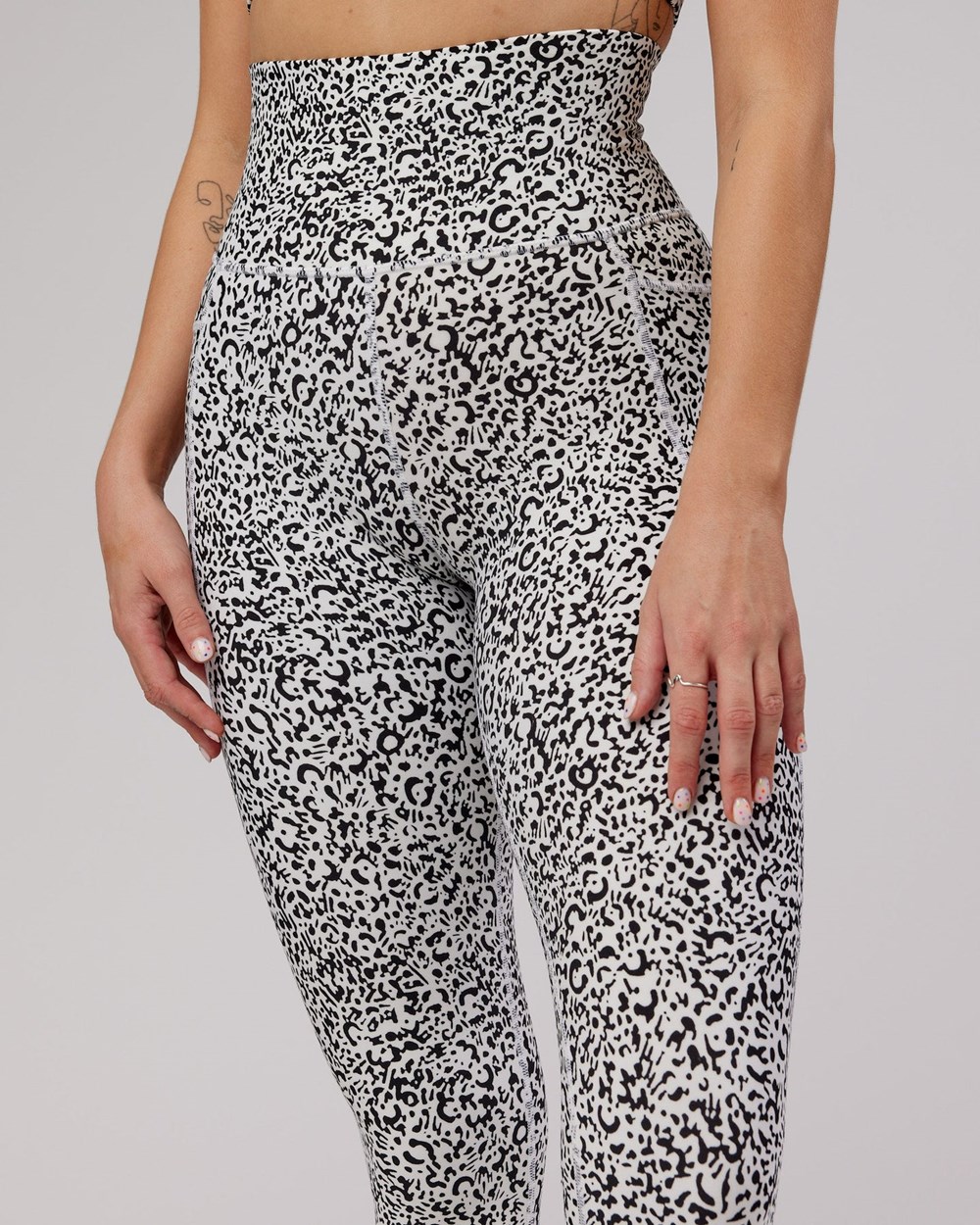 Spotty White / Black LSKD Flux 7/8 Length Legging | XD5219637